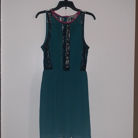 Green dress - Picture 1 of 4